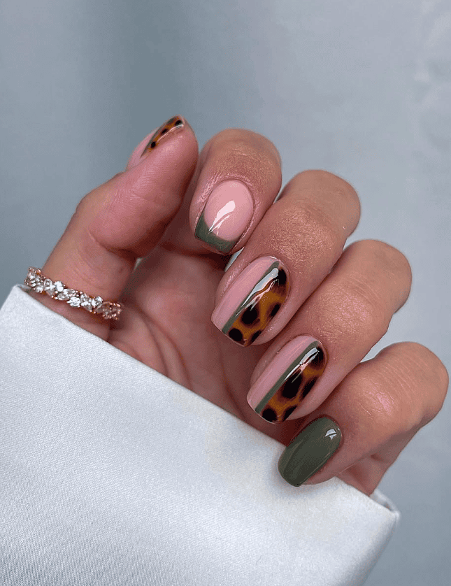 September nail trends 2026, fall nail colors, pumpkin spice nails, burgundy fall nails, chocolate brown manicure, plaid nail designs, caramel glazed nails, olive green nails, tortoiseshell nails, velvet cat eye nails